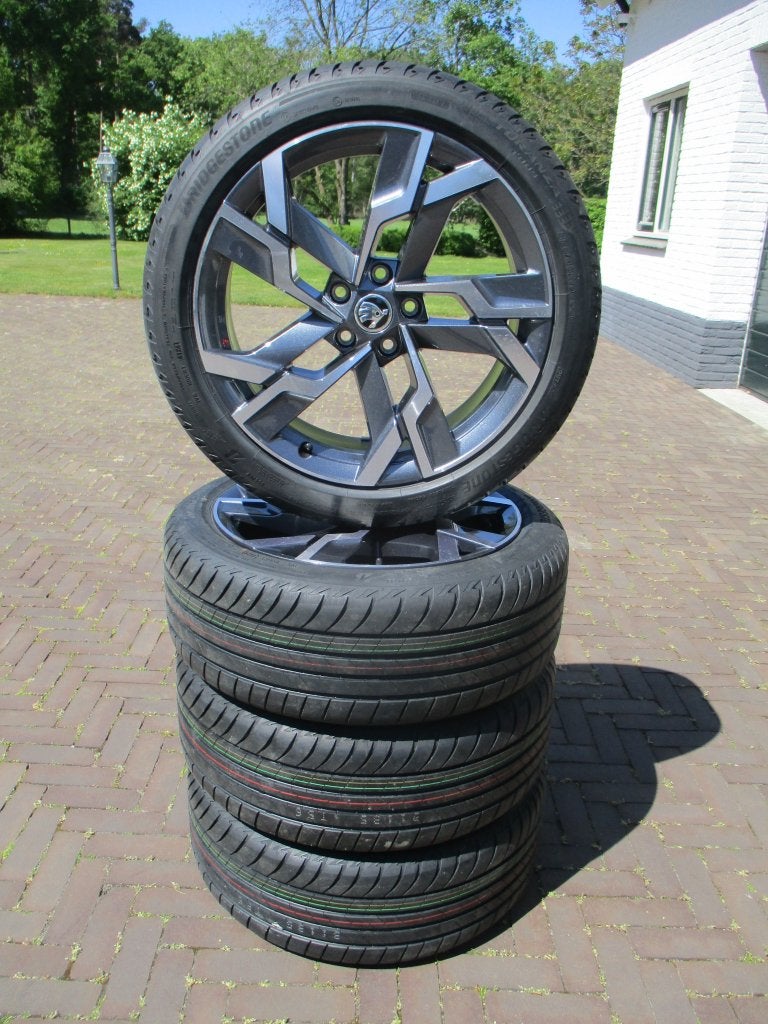 NIEUW Originele Skoda Karoq 19 inch velgen RS Sportline, Banden en Velgen, Nieuw, Personenwagen, Ophalen