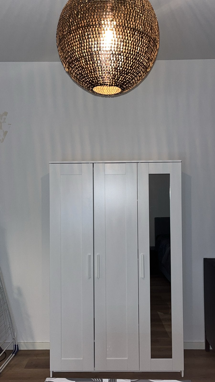 Witte kledingkast met spiegeldeur, Ophalen, Overige materialen, Gebruikt, 100 tot 150 cm