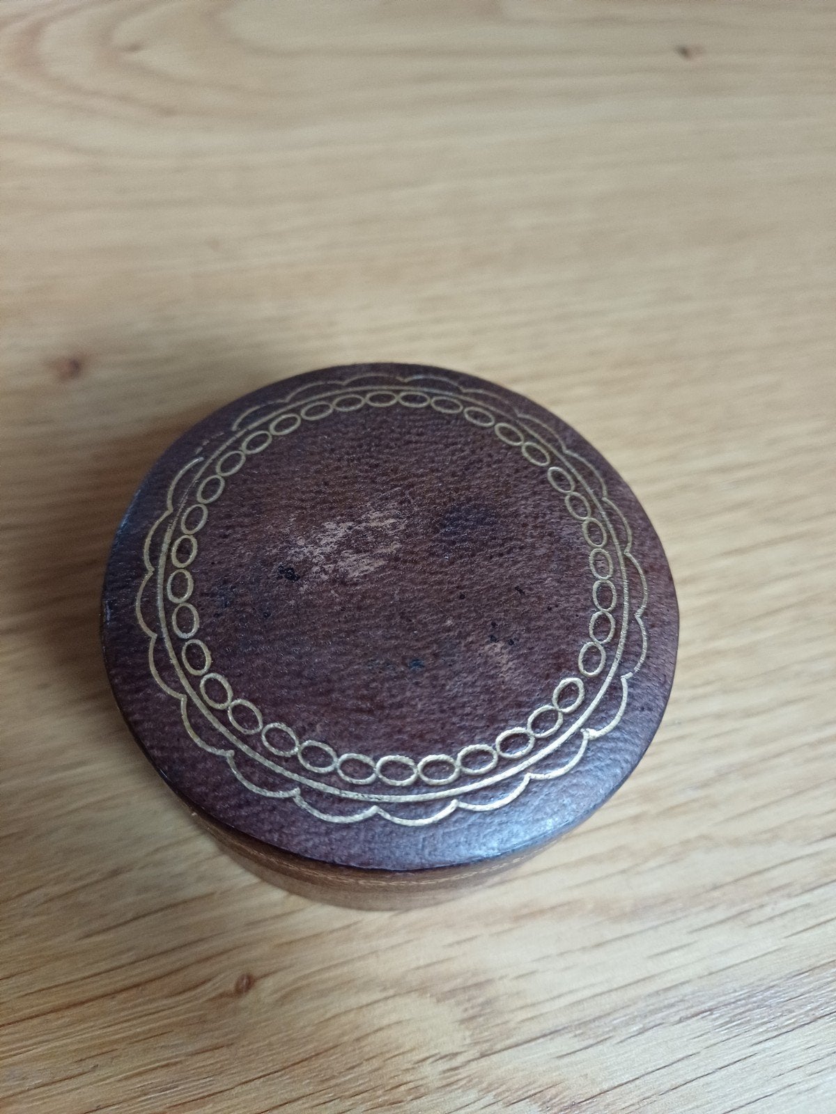 Met leer bekleed pillendoosje/ringen/sieraden doosje, Antiek en Kunst, Curiosa en Brocante, Ophalen of Verzenden