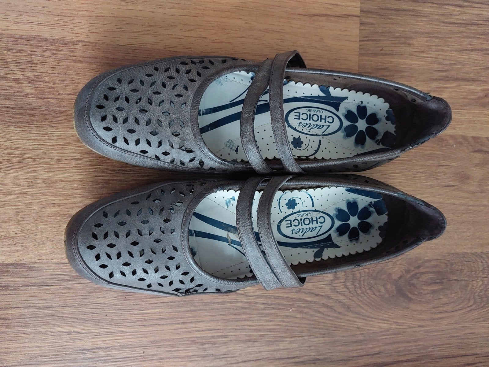 Leuke lage schoen taupe maat 41, Kleding | Dames, Ophalen of Verzenden