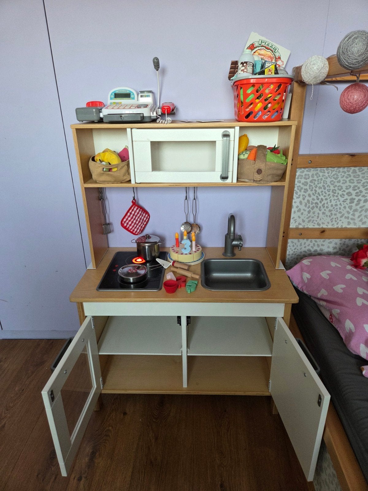 Ikea Kinderkeukentje met kassa, groenten, fruit en pannen, Ophalen, Gebruikt, Met licht