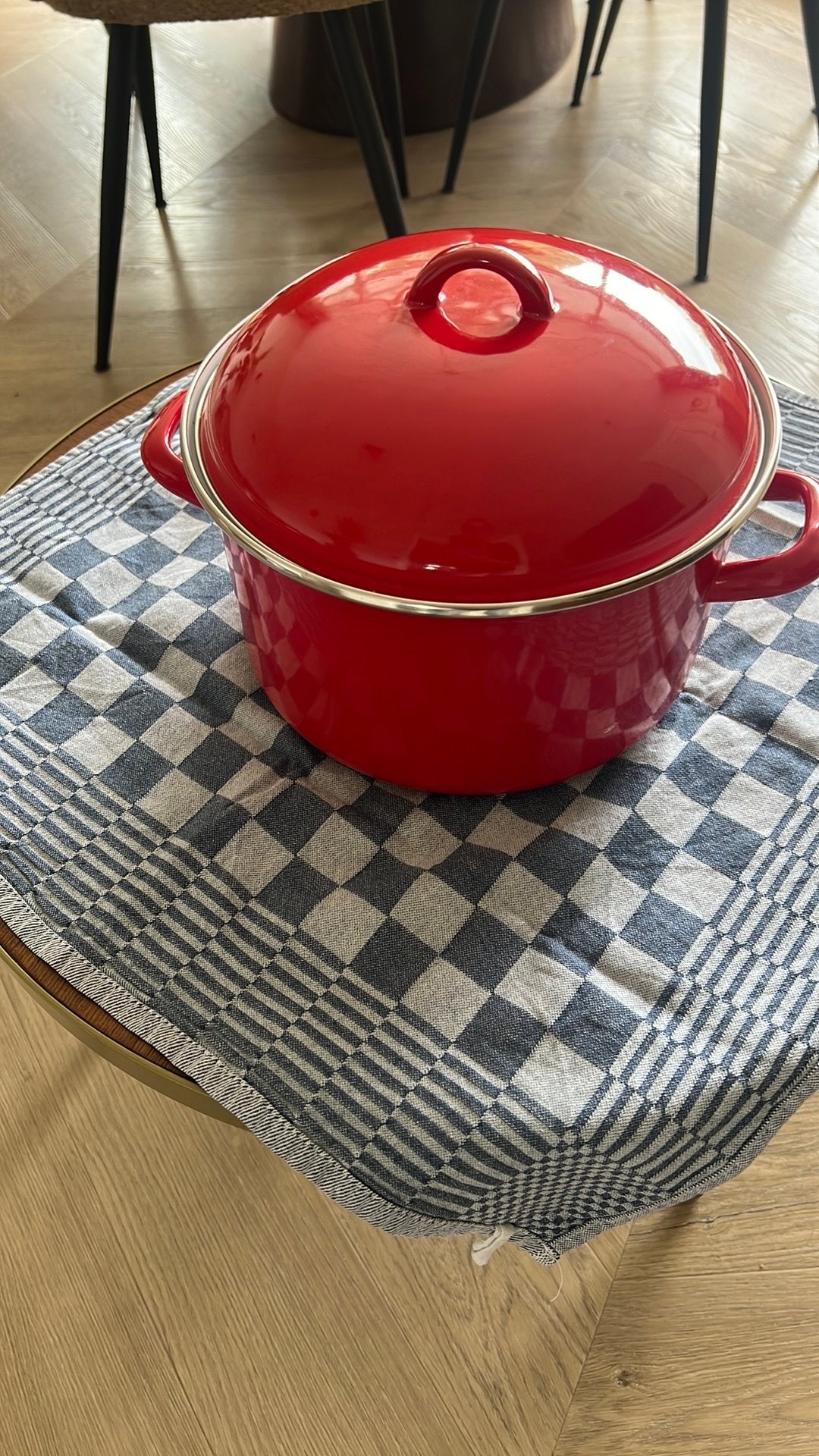 Nieuwe grote  ongebruikte pan., Huis en Inrichting, Keuken | Potten en Pannen, Ophalen of Verzenden, Zo goed als nieuw, Gietijzer
