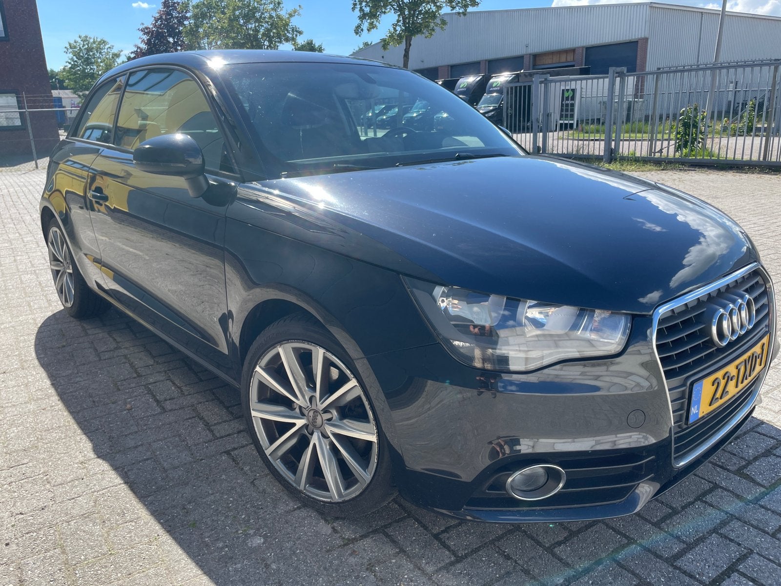 Audi A1 1.4 Tfsi 90KW 2011 Zwart, Auto's, Audi, A1, Zwart, 4 stoelen, Leder en Stof