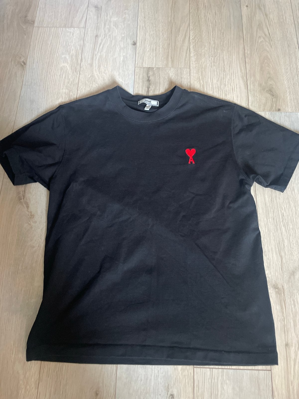 Ami Paris T-shirt met rood hartje - Maat M, Ophalen of Verzenden, Zo goed als nieuw, Maat 48/50 (M), Zwart