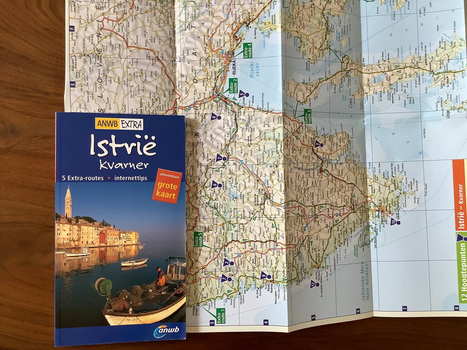 Istrie Kvarner Kroatie ANWB reisgfids + kaart, Ophalen of Verzenden, Zo goed als nieuw