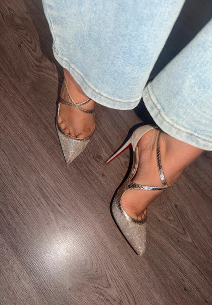 Christian Louboutin Hakken - Goudkleurig met Rode Zolen, Kleding | Dames, Schoenen, Ophalen of Verzenden, Gedragen, Overige kleuren
