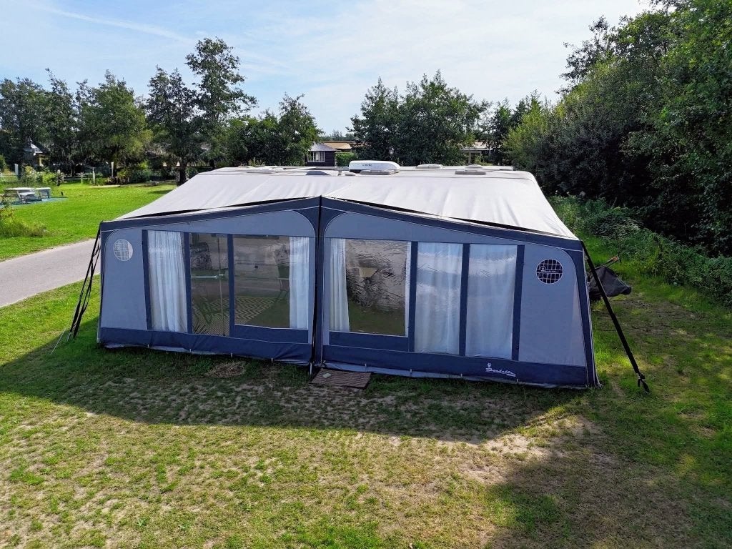 Knaus Eurostar Caravan met airco, Omvormbare zithoek, Rondzit, Particulier, 6 tot 7 meter