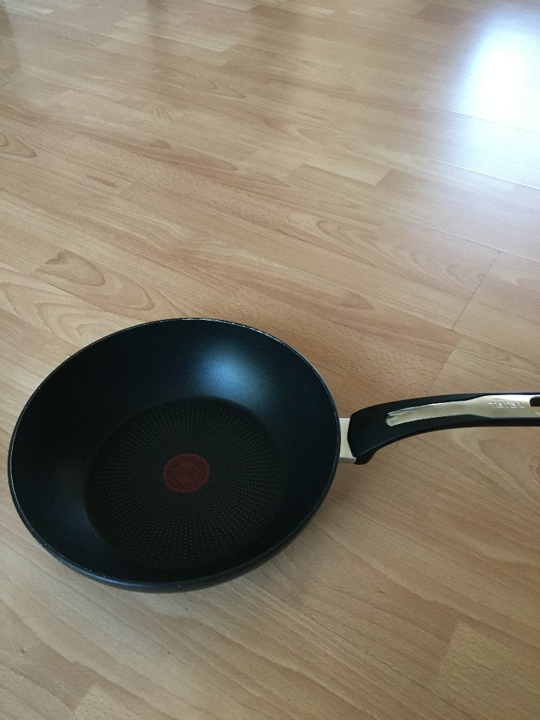 Nauwelijks gebruikt: Tefal wokpan / pan / grote koekenpan, Huis en Inrichting, Keuken | Potten en Pannen, Ophalen, Zo goed als nieuw