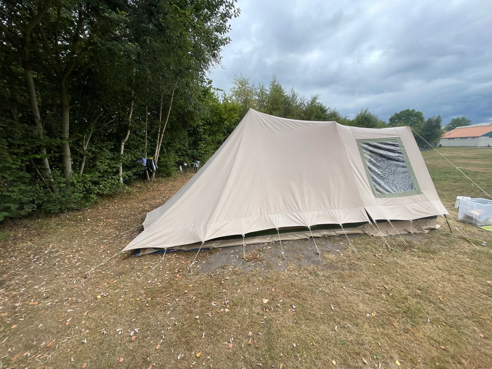 Vrijbuiter stormtent - Ruime en stevige gezinstent, Caravans en Kamperen, Ophalen, Gebruikt, Tot en met 6