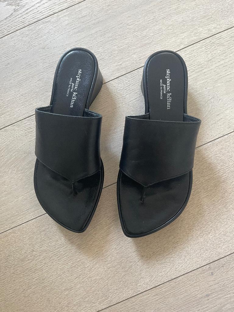 Nieuwe Teenslippers van Stepfane Kelian zwart. Parijs, Kleding | Dames, Schoenen, Zwart, Overige typen, Stefane Kelian, Nieuw