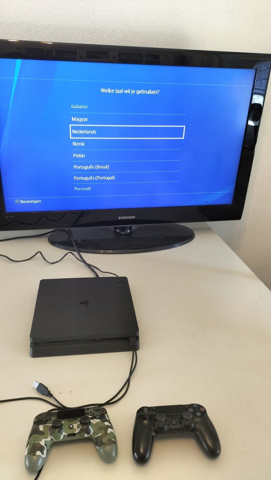 PlayStation 4 Slim met 2 controllers, Ophalen of Verzenden, Gebruikt, Met 2 controllers, Slim