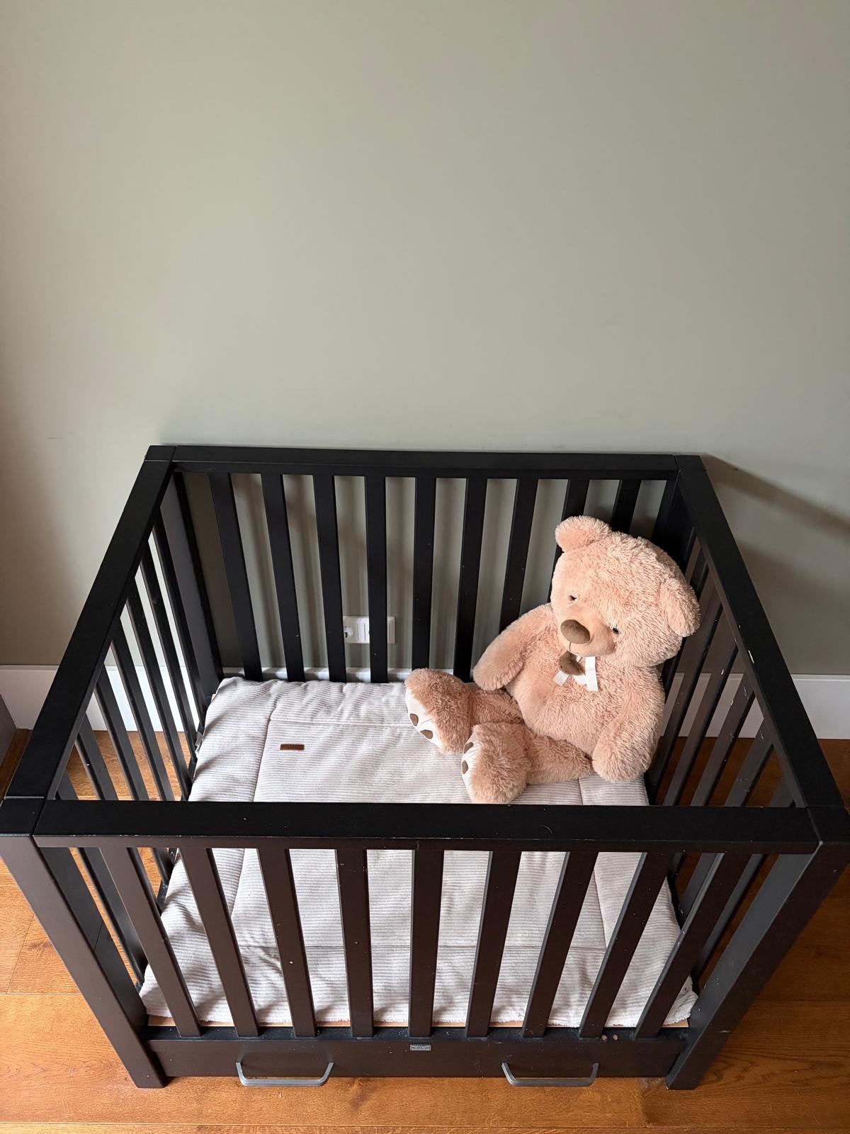 Babybox  zwart met lade van the wood factory, Ophalen, Gebruikt, Lade