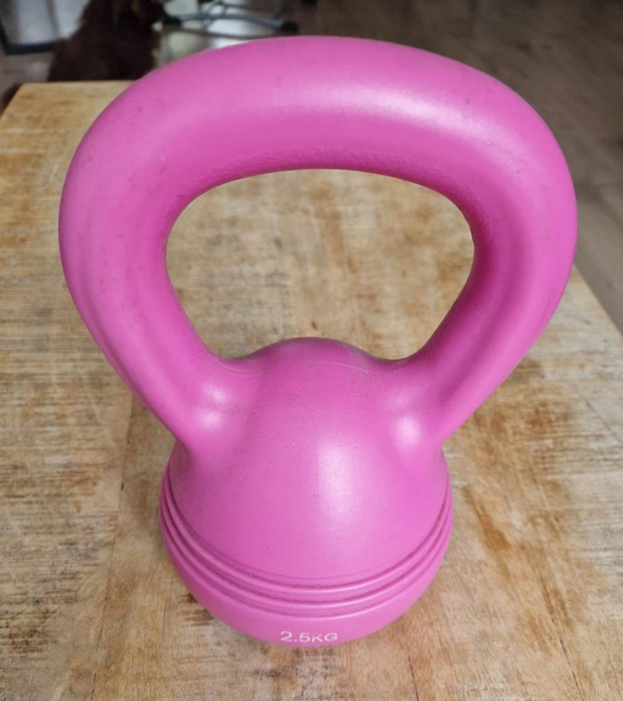 Roze Kettlebell 2.5KG - Ideaal voor thuisfitness, Sport en Fitness, Fitnessmaterialen, Ophalen of Verzenden, Gebruikt, Benen, Kettlebell