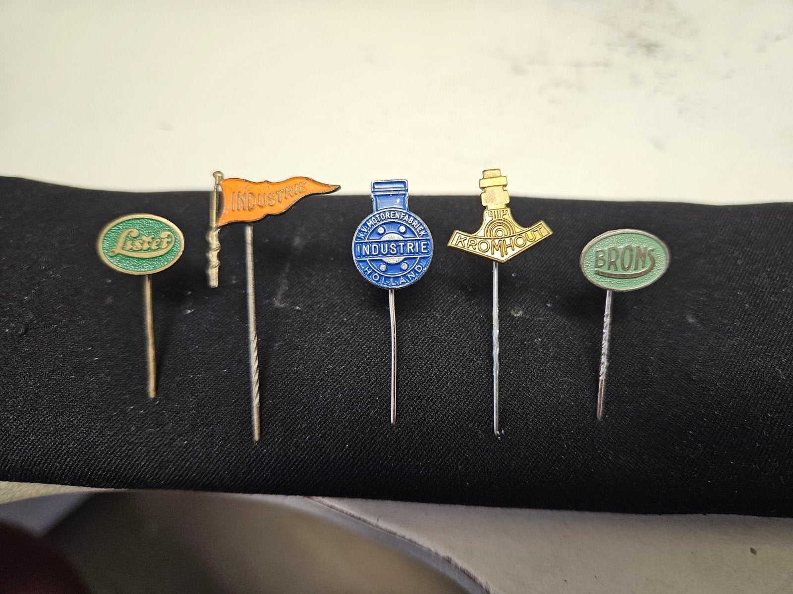 Set van 5  Speldjes, Ophalen of Verzenden, Zo goed als nieuw