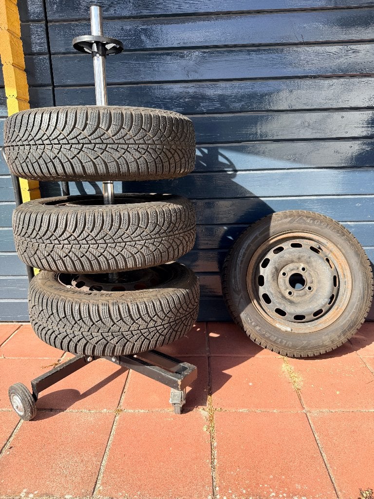 Winterbanden 4x Goodyear Ultragrip9 op velg 185/60R14 (Ford), Ophalen