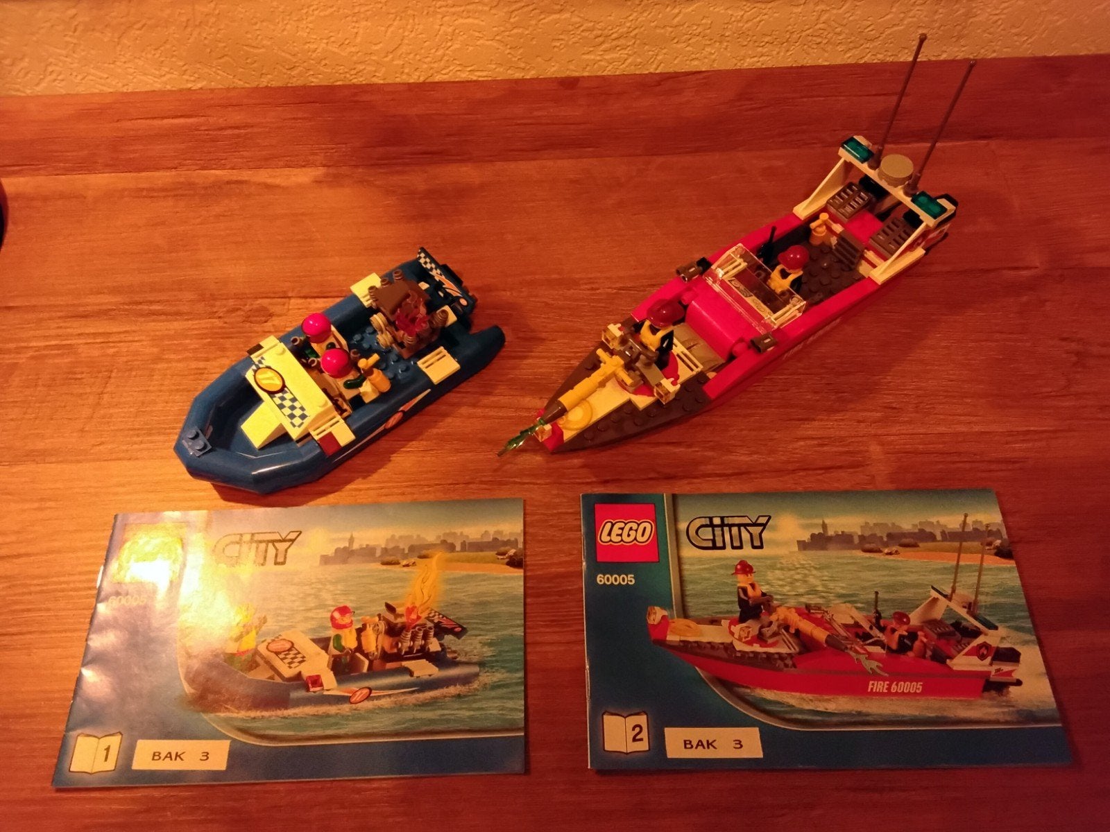 LEGO CITY Fireboat - 60005

compleet op 1 stikker na
met boe, Ophalen of Verzenden, Zo goed als nieuw
