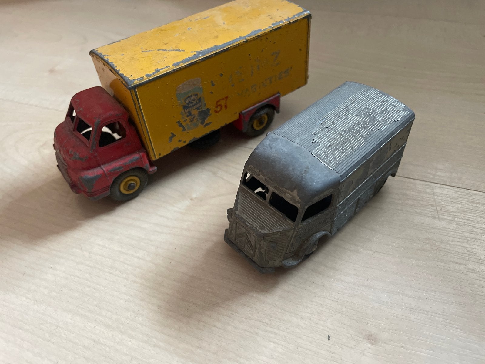 Twee oude Dinky Toys: Bedford Heinz en Citroën 1200K, Ophalen, Gebruikt