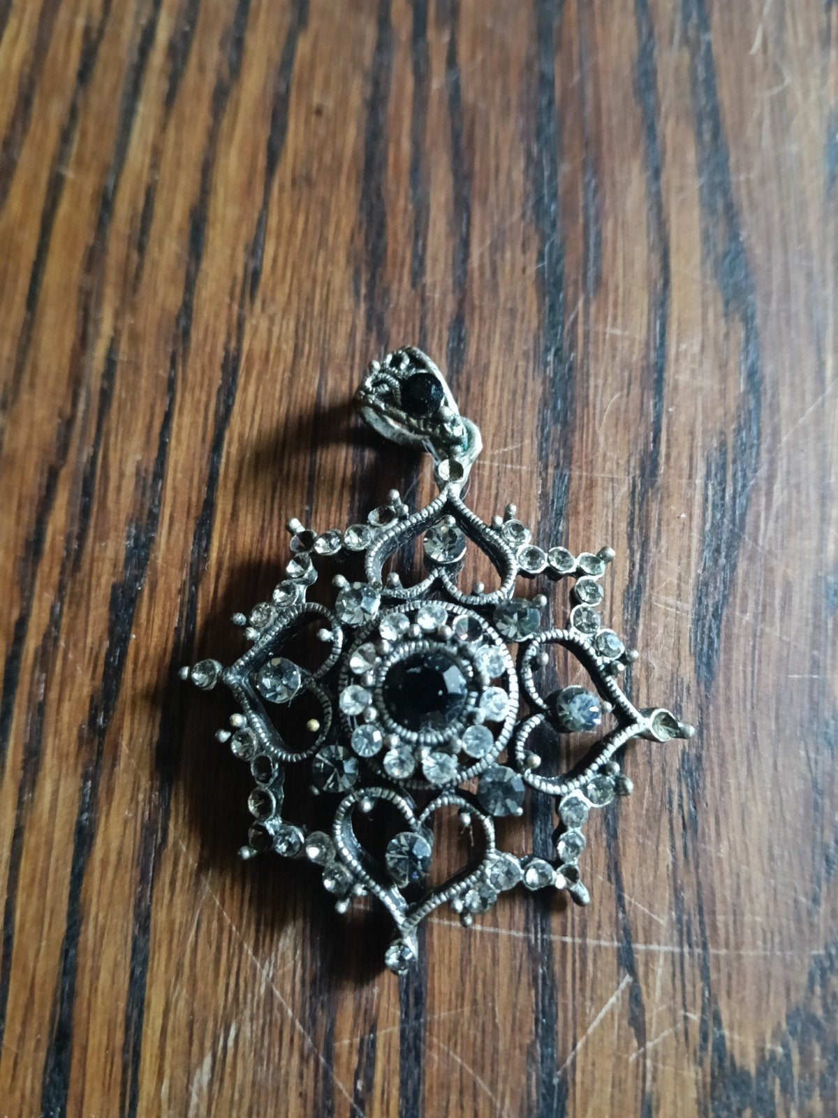 Vintage hanger met zwarte en transparante steentjes, Overige materialen, Gebruikt, Met edelsteen, Ophalen of Verzenden