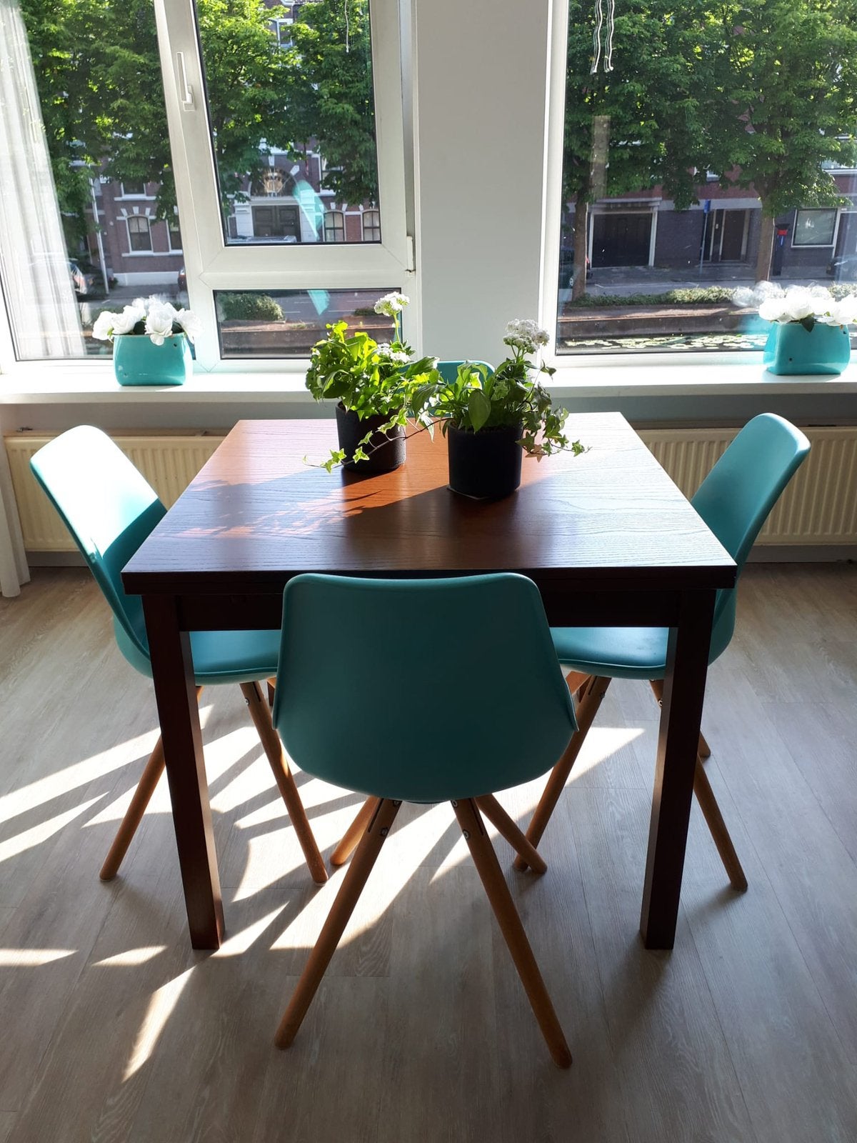 Eettafel en 4 stoelen, Ophalen of Verzenden, Zo goed als nieuw, Eettafel