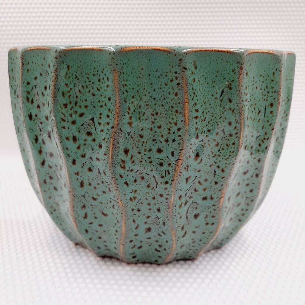 Grote turquoise bloempot met Melon Ridge Design NIEUWSTAAT, Rond, Binnen, Ophalen of Verzenden, Zo goed als nieuw