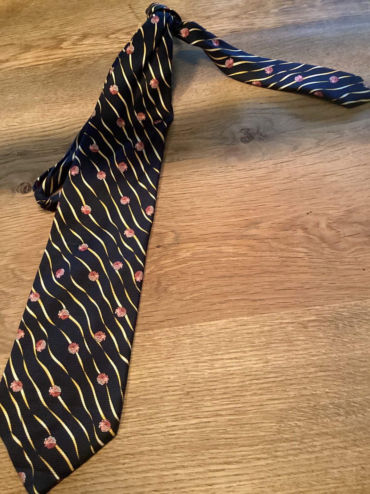 Stropdas, Verzenden, Gedragen, Met patroon