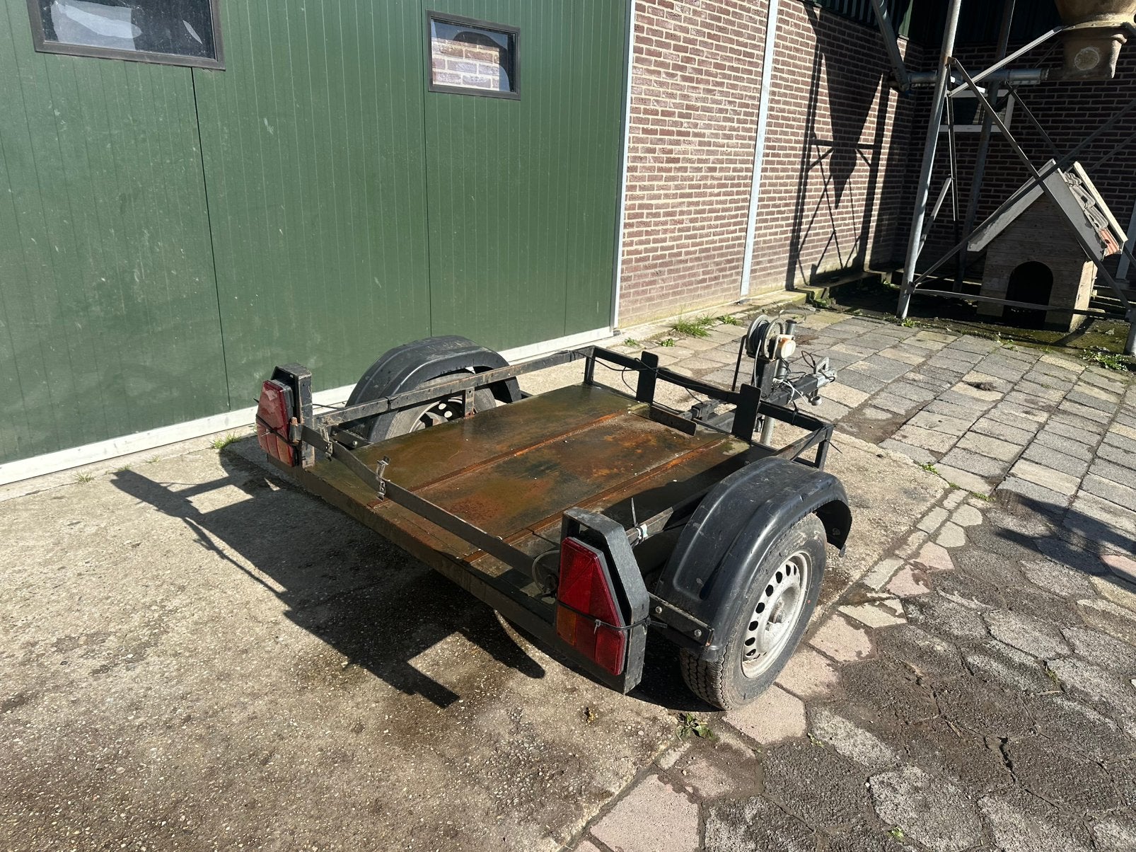 Trilplaat aanhanger met lier, Ophalen