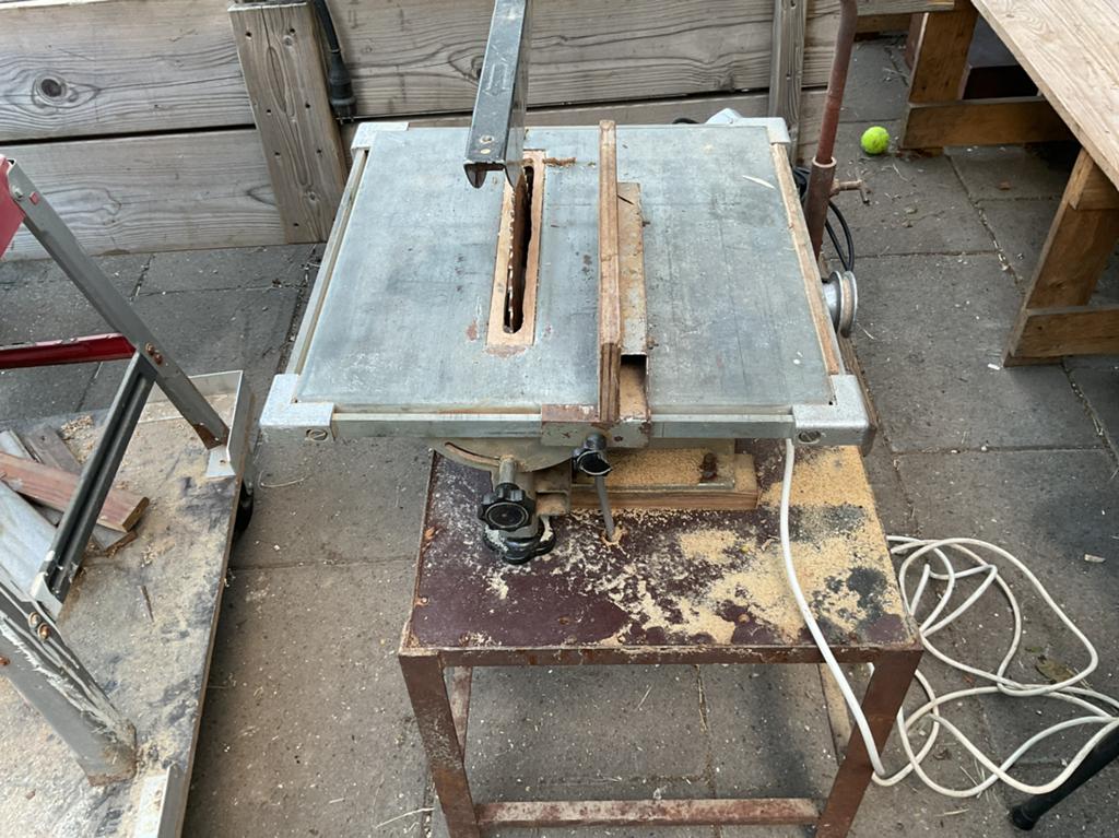 Gebruikte cirkelzaag met zaagtafel, Ophalen, Gebruikt, Cirkelzaag, 600 tot 1200 watt