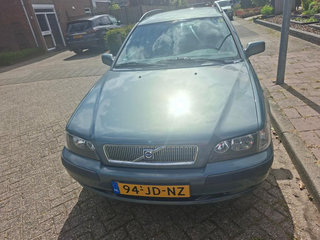 Volvo V40 2.0 I 16V AUT 2002 Groen, 4 cilinders, Particulier, Euro 3, 66 €/maand