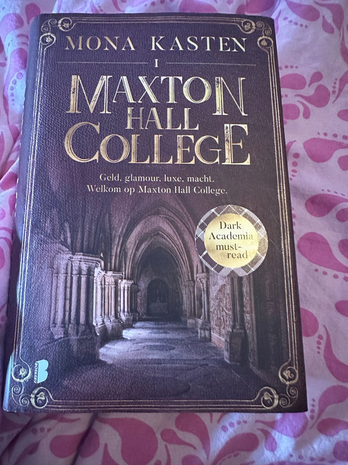 Maxton Hall College - Mona Kasten (Dark Academia) special, Boeken, Ophalen of Verzenden, Zo goed als nieuw, Nederland