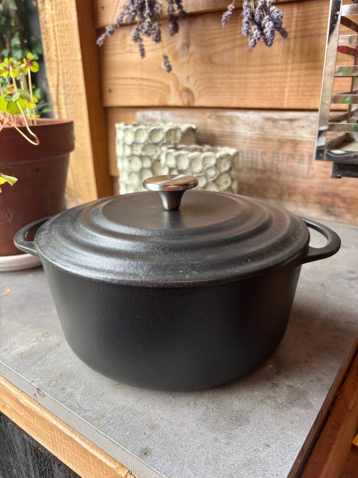 Gietijzeren ronde Vivo stoofpan Villeroy & Boch, ø 24 cm., Huis en Inrichting, Met deksel, Gietijzer, Ophalen of Verzenden, Zo goed als nieuw