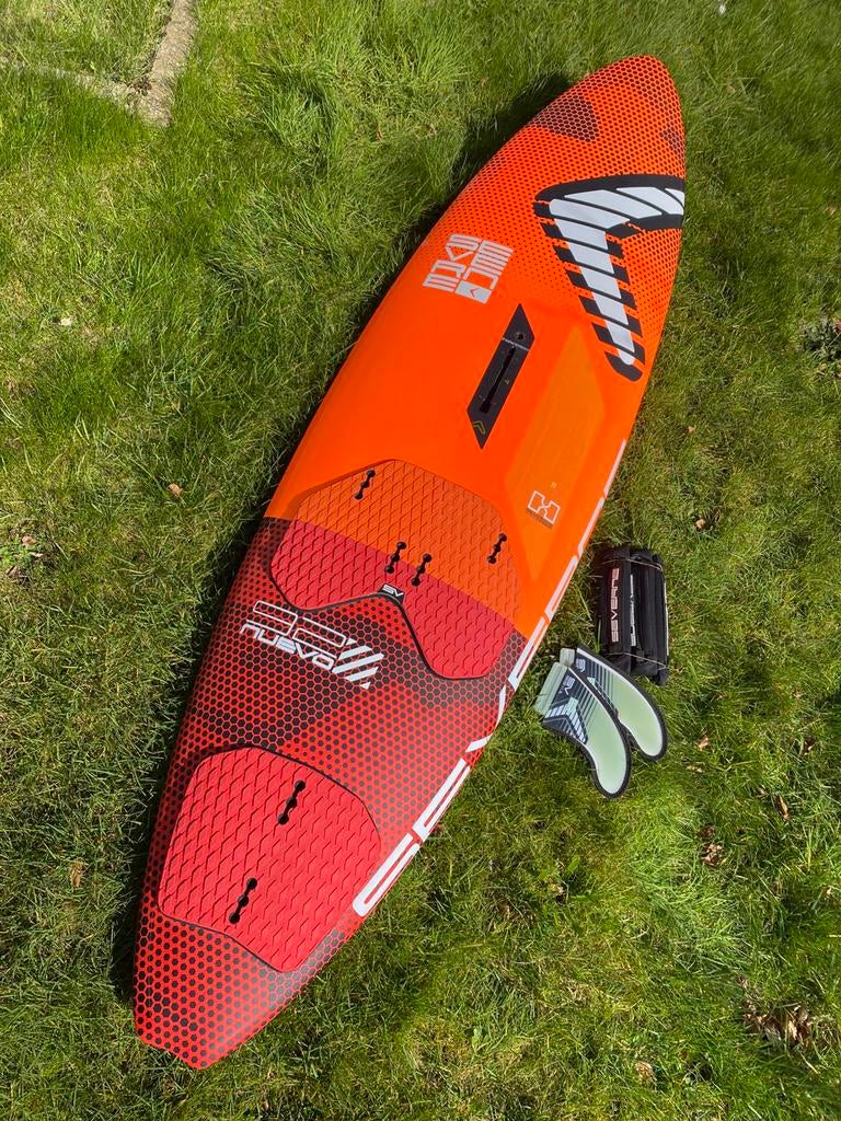 Severne Nuevo 92 L hybrid wood carbon, Watersport en Boten, Windsurfen, Minder dan 250 cm, Nieuw, Ophalen of Verzenden, Met vin(nen)