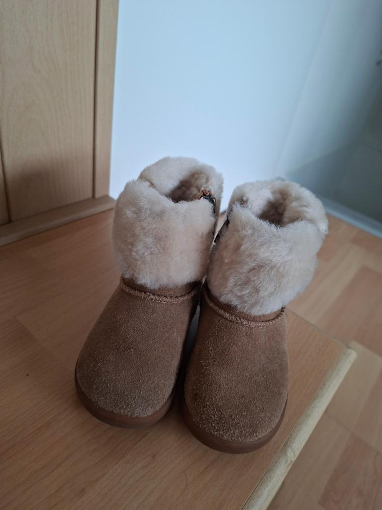 Warme UGG's laarsjes voor baby, peuter maat 22., Gebruikt, Jongetje of Meisje, Laarsjes, Ophalen of Verzenden