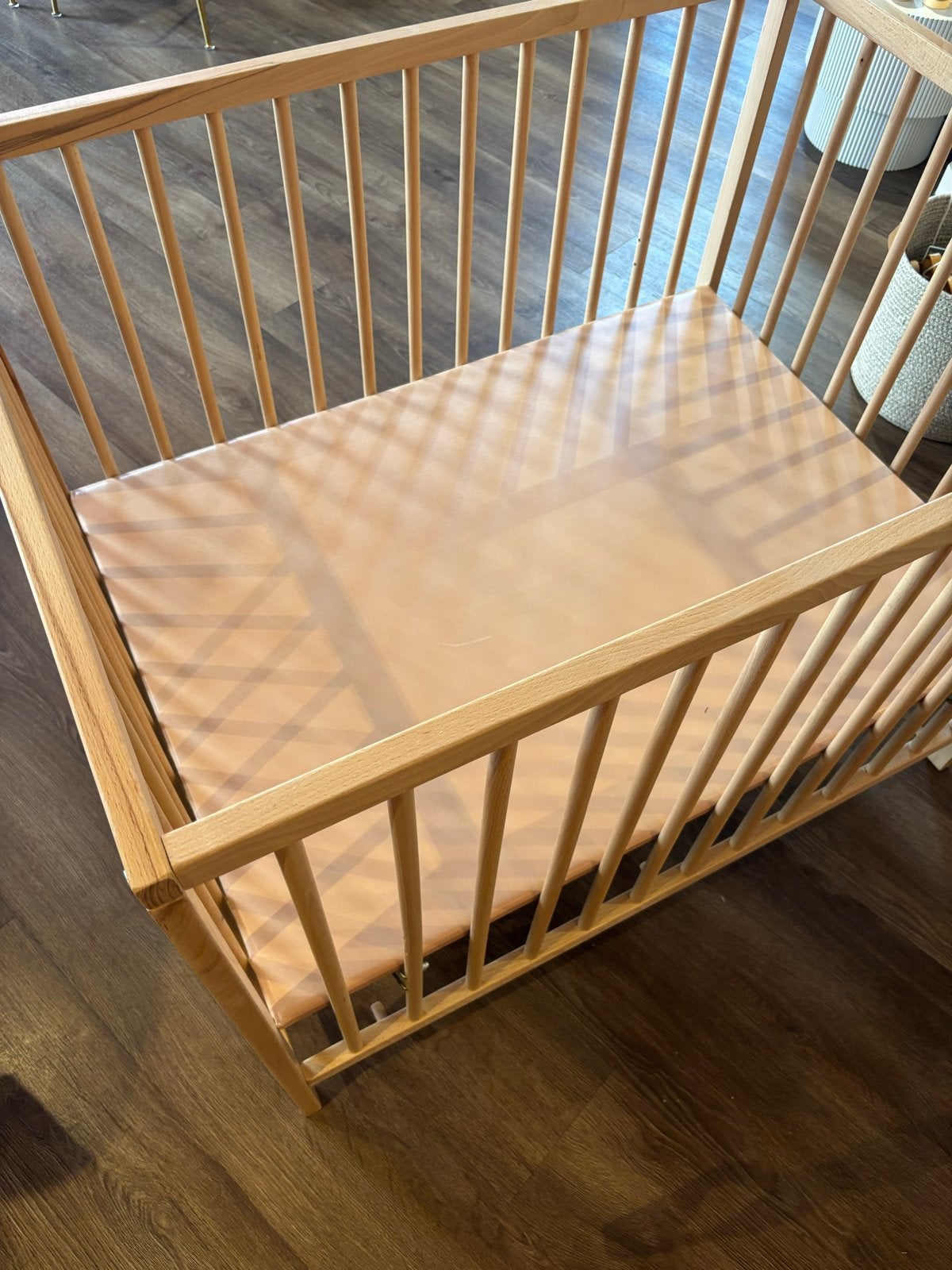 Zo goed als nieuwe houten box met boxkleed, Kinderen en Baby's, Ophalen of Verzenden, Zo goed als nieuw, Rechthoekig, Boxkleed