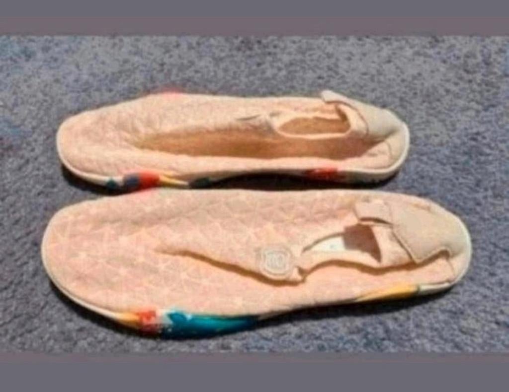 Nieuwe waterschoenen, maat 40. Binnenzool meet 25.4 cm., Overige kleuren, Sportschoenen, Nieuw, Ophalen of Verzenden