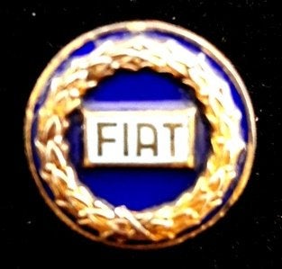 Fiat met lauwerkrans en schroefwieltje- speld, Verzenden, Nieuw, Transport, Speldje of Pin
