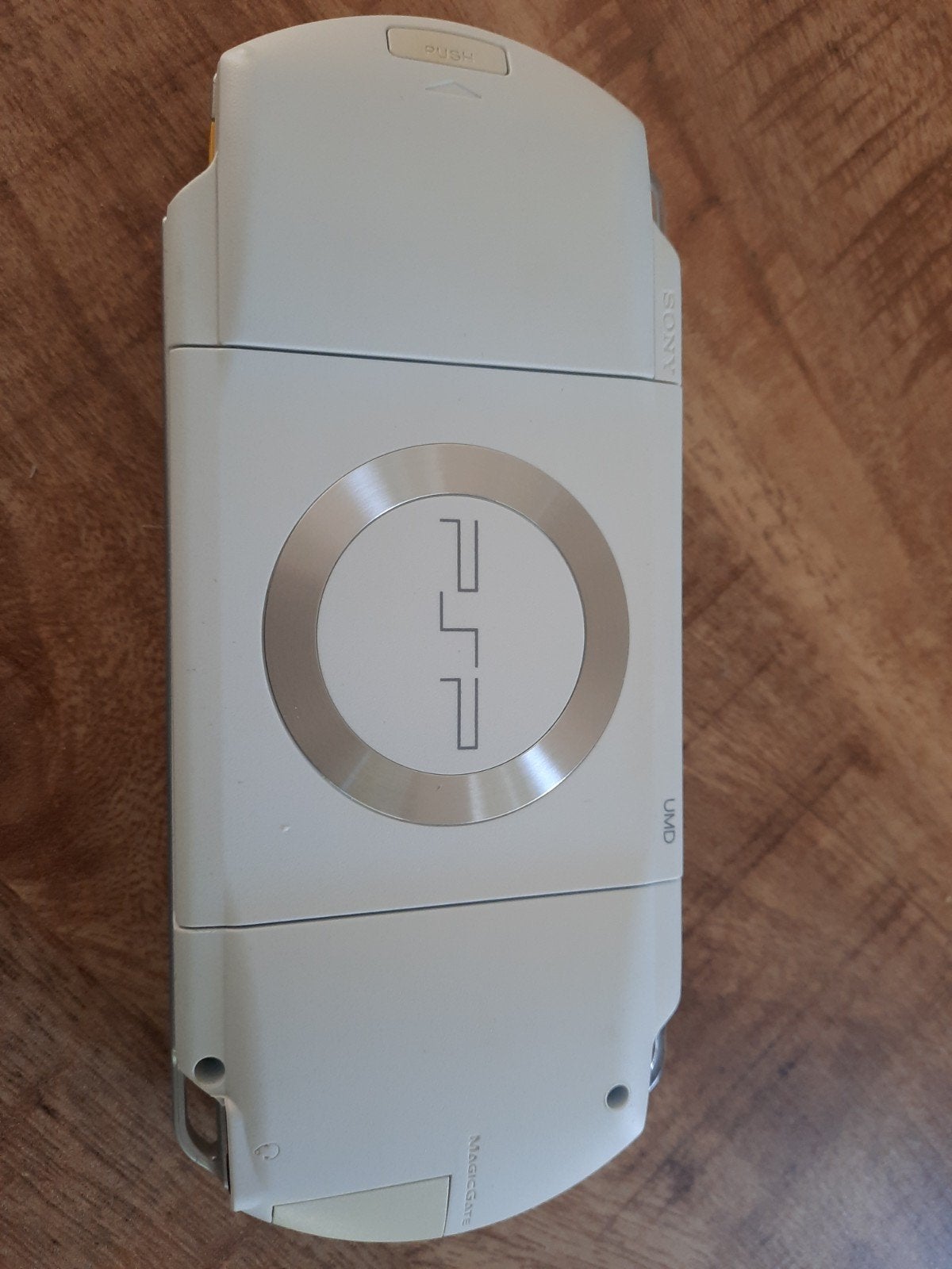 Witte Sony PSP  met oplader, hoesje (hardcase) en 4 gam, Ophalen, Met games, Zo goed als nieuw, PSP 3000