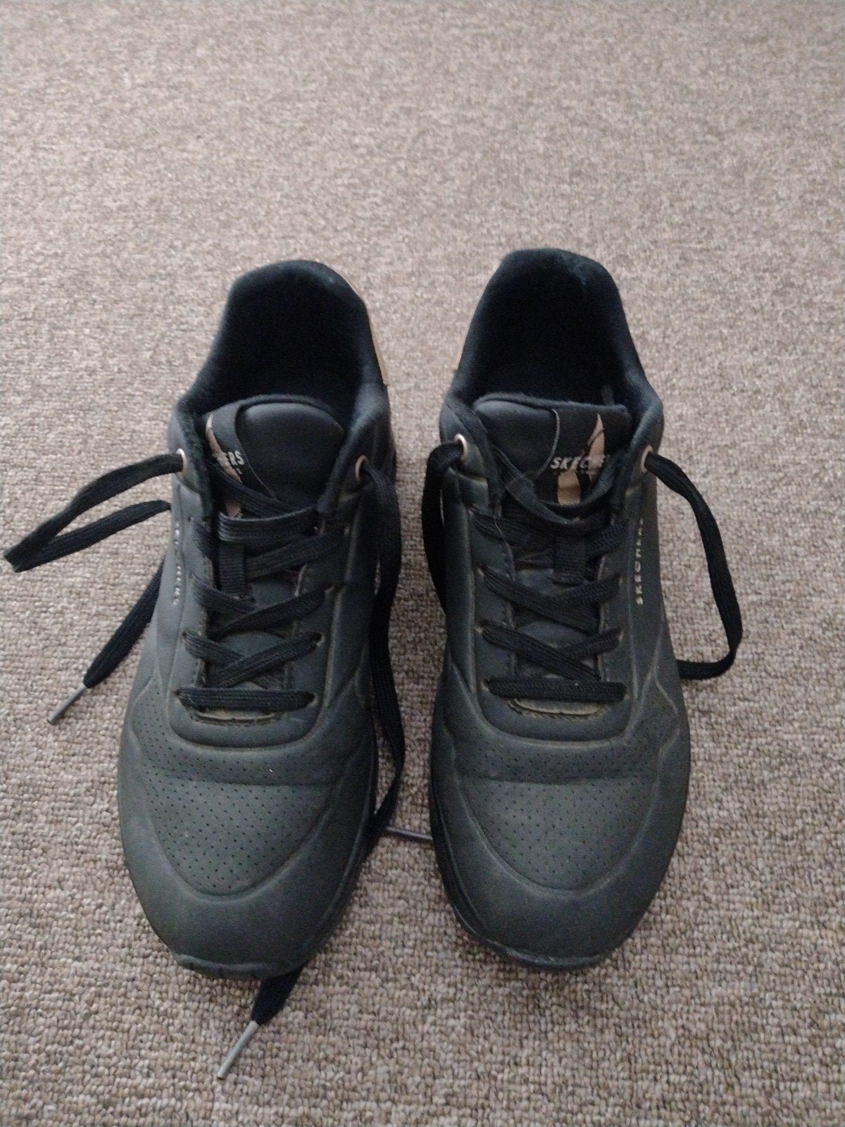 Skechers sneakers zwart met gouden accenten maat 37, Kleding | Dames, Skechers, Zwart, Ophalen of Verzenden, Sneakers of Gympen