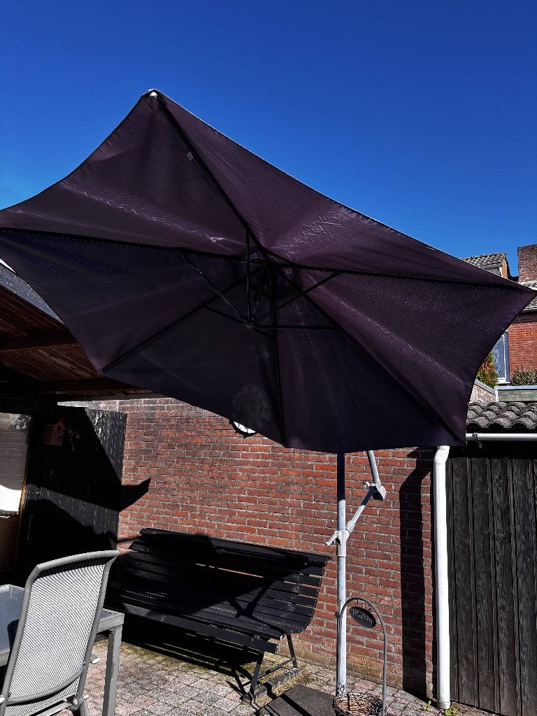 Zweefparasol met slinger | Incl. 4 tegels, Ophalen, Kantelbaar, Gebruikt, 2 tot 3 meter
