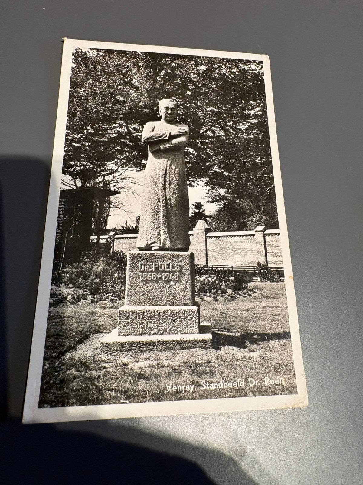 Oude fotokaart Venray – Standbeeld Dr. Poels (1868-1948) –, Verzenden, 1940 tot 1960, Drenthe