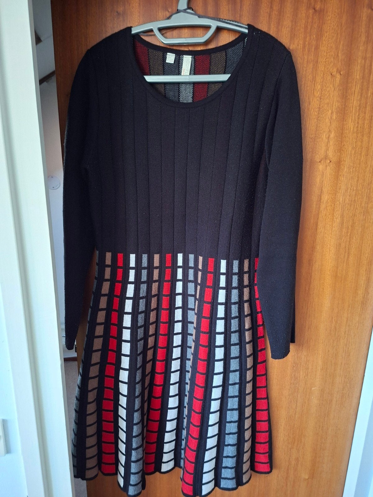 Bodyflirt Boutique Jurk Maat M Zwart Rood Grijs, Maat 38/40 (M), Meerkleurig, Ophalen of Verzenden, Knielengte