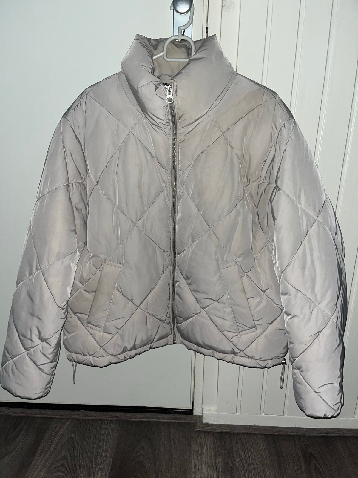 H&M Divided gewatteerde jas maat M, Ophalen of Verzenden, Zo goed als nieuw, Maat 38/40 (M), Beige