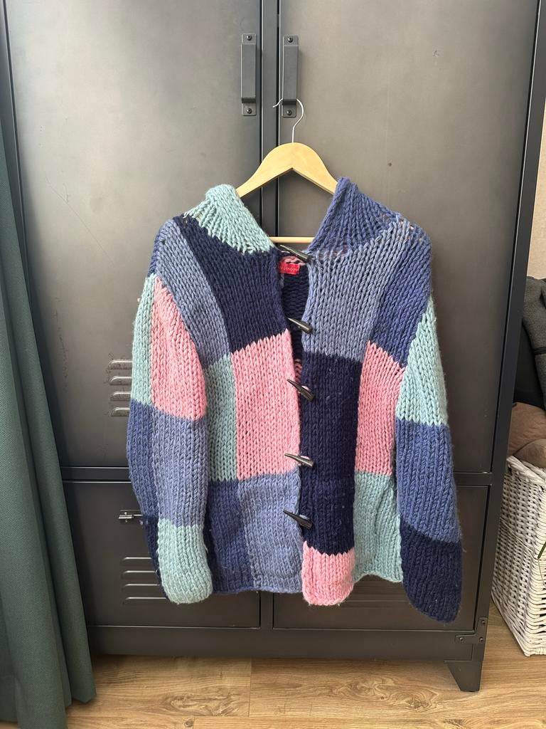 Handgemaakt wollen vest met capuchon - Patchwork, Kleding | Dames, Ophalen of Verzenden, Zo goed als nieuw, Maat 38/40 (M), Blauw