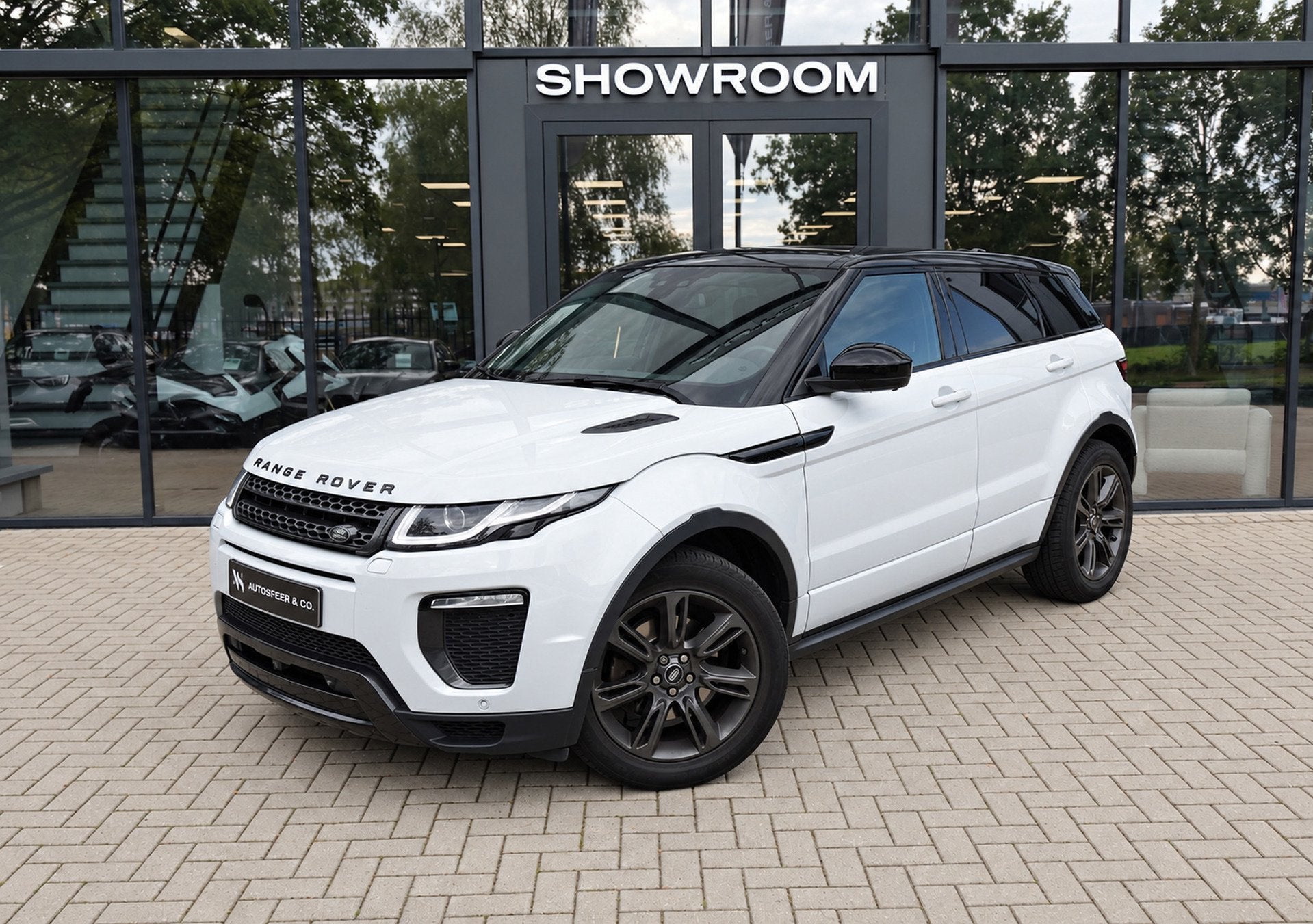 Land Rover Range Rover Evoque 2.0 TD4 SE Dynamic PANO KEYLES, Auto's, Automaat, Dealer onderhouden, Gebruikt, Zwart