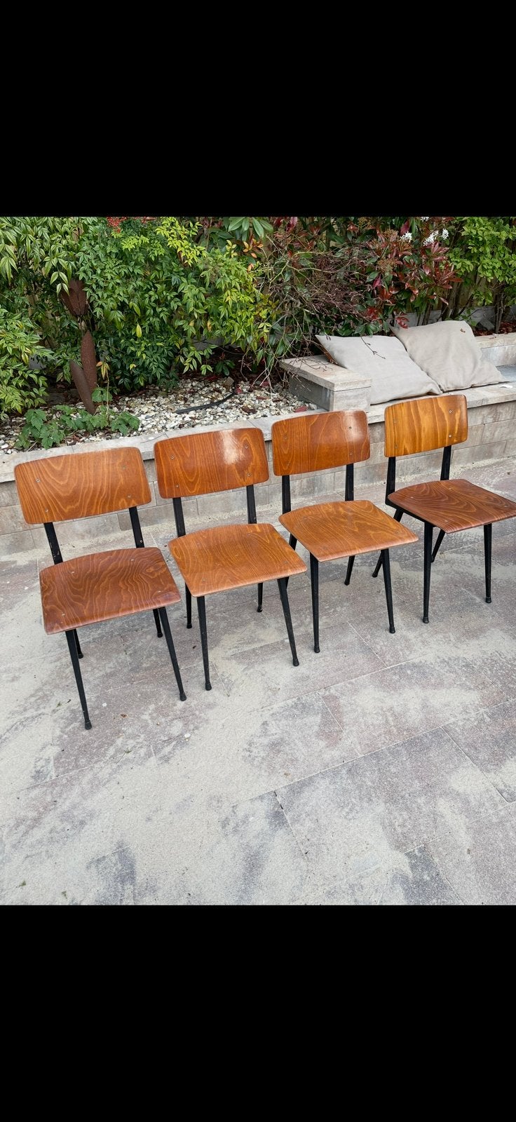 Set van 4 vintage houten stoelen met metalen frame, Huis en Inrichting, Stoelen, Ophalen, Gebruikt, Bruin, Vier