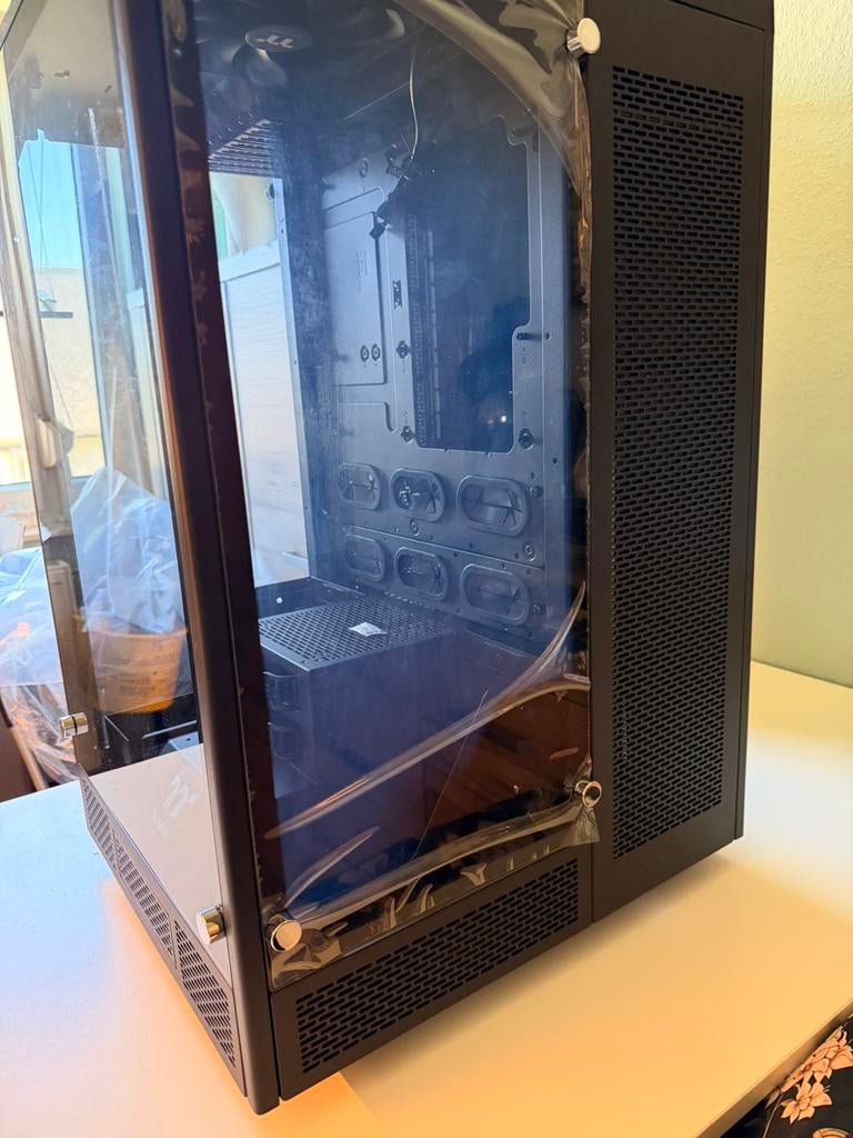 Thermaltake Tower 900, Computers en Software, Computerbehuizingen, Zo goed als nieuw, Ophalen