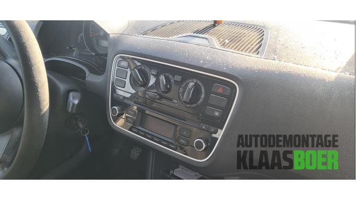Radio van een Volkswagen UP, Gebruikt, -, Volkswagen, -