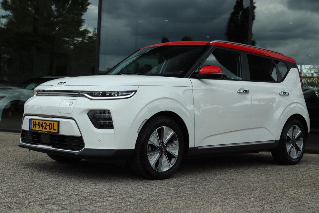 KIA E-SOUL EXECUTIVELINE 64KWH SOH 100% | CARPLAY | CAMERA |, Auto's, 1657 kg, Wit, Leder, 64 kWh