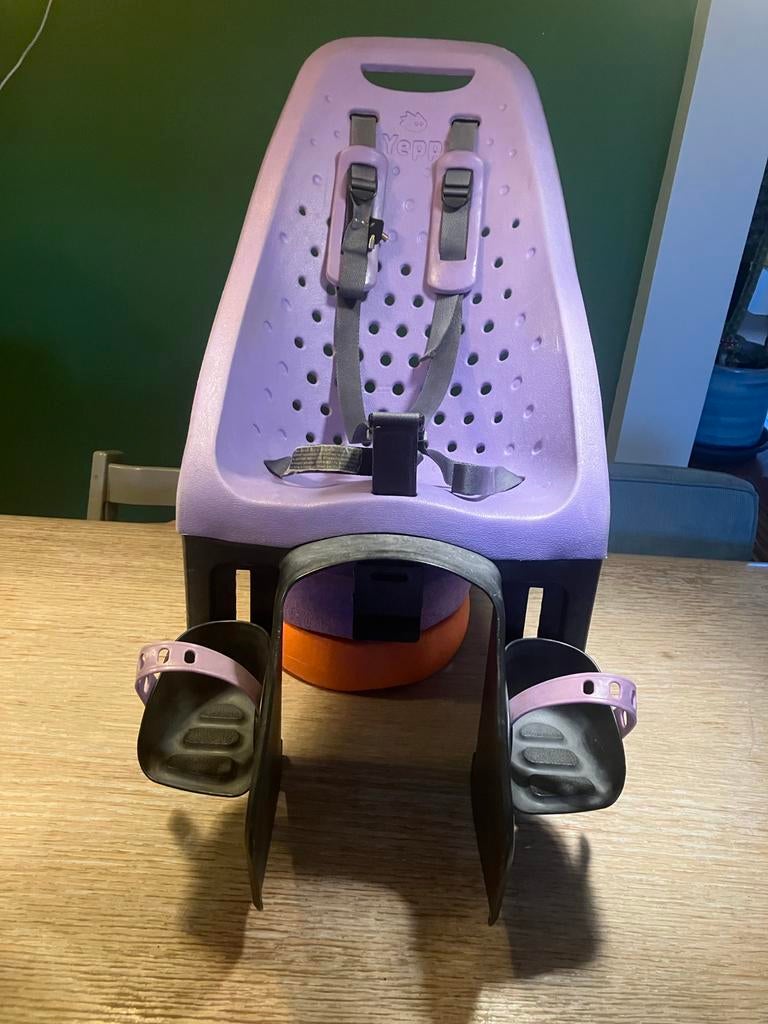 Yepp kinderstoel achterop - Paars, Fietsen en Brommers, Fietsaccessoires | Fietsstoeltjes, Achterzitje, 9 t/m 18 kg, Ophalen of Verzenden
