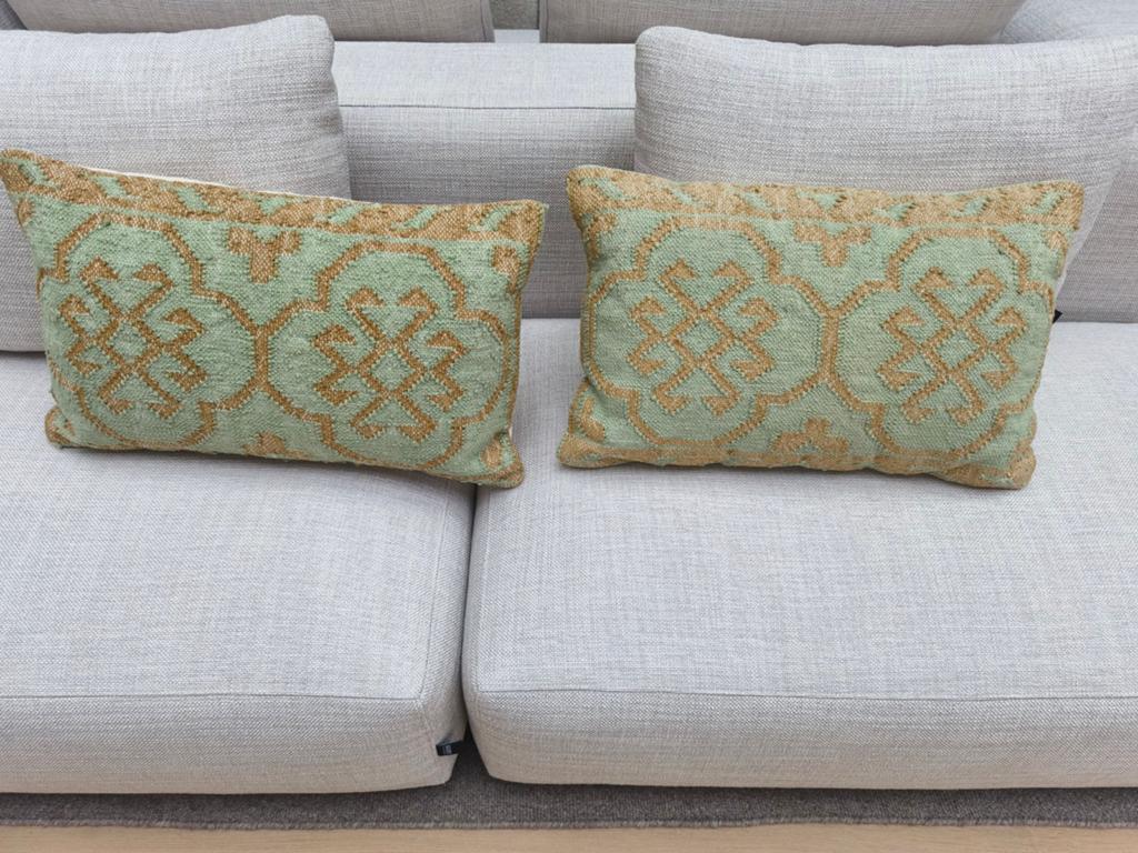Twee mooie sierkussens 60x40 cm - rook/huisdiervrij, Huis en Inrichting, Woonaccessoires | Kussens, Ophalen of Verzenden, Zo goed als nieuw