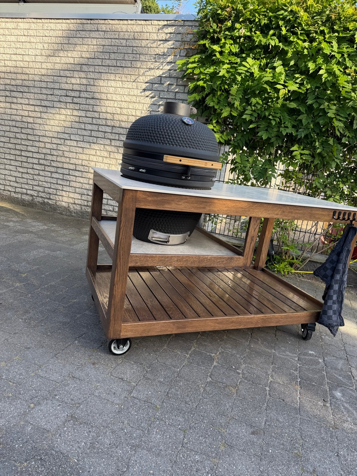 NIEUW! Eiken BBQ-wagen met Kamado en keramisch blad, Tuin en Terras, Houtskoolbarbecues, Ophalen of Verzenden, Nieuw, Met accessoires